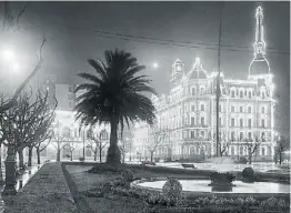  ?? GASTON BOURQUIN ?? Municipali­dad y Cabildo, 1918. Con perfiles iluminados “a giorno”.