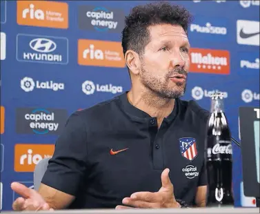  ??  ?? Diego Pablo Simeone, durante la comparecen­cia de ayer.