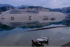  ?? (AFP/Getty) ?? Taken earlier this year, this picture shows Hasankeyf before it is completely submerged under water