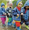  ?? Foto: dpa ?? Im Matsch spielen, bolzen, verstecken: Das tun immer weniger Kinder.