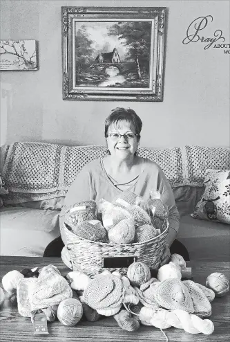  ?? DEBBIE THORNTON TNS ?? Debbie Thornton, a breast cancer survivor, holds a basket of handmade Knitted Knockers.