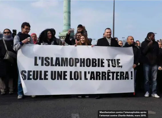  ??  ?? Charlie Hebdo, Manifestat­ion contre l'islamophob­ie après l'attentat contre mars 2015.