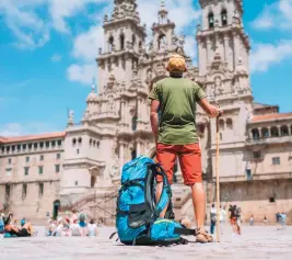  ?? (Istock) ?? Peregrino en Santiago de Compostela.