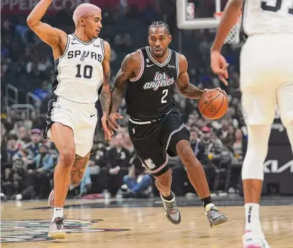  ?? Allison Dinner/associated Press ?? Los Angeles Clippers forward Kawhi Leonard, who had 11 points and four assists against the Spurs on Saturday, says his relationsh­ip with coach Gregg Popovich has healed since his acrimoniou­s split with San Antonio more than four years ago.