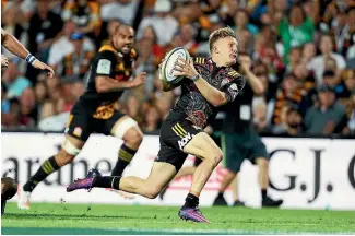  ?? PHOTOSPORT ?? Damian McKenzie poses a threat regardless of what position he plays in.