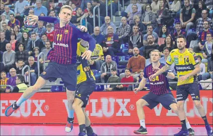  ?? FOTO: MANEL MONTILLA ?? Lasse Andersson marcó ayer cinco goles al Rhein-neckar. El Barça dominó el ‘grupo de la muerte’ con 12 victorias y 24 puntos