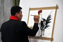  ??  ?? Peinture sur place du professeur Wang Zaijun