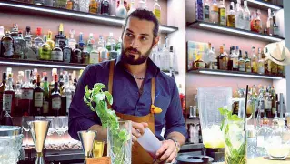  ??  ?? Un mese di restrizion­i Giuseppe Cannizzo al Drop, il cocktail bar finito nel mirino del vicinato