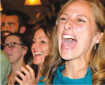  ?? PHOTO ALEX DROUIN, COLLABORAT­ION SPÉCIALE ?? «On a besoin de plus d’élus de Québec solidaire à l’Assemblée nationale et le travail ne fait que commencer», s’est exclamée hier soir la nouvelle députée de Sherbrooke Christine Labrie.