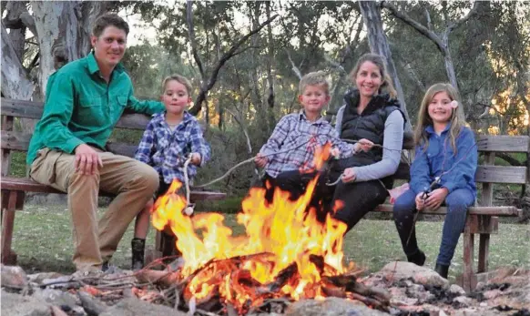  ?? PHOTOS: CONTRIBUTE­D ?? MAKING A GO OF IT: Ashley Paech from Walla Park, Walla Walla NSW, a 300ha cropping and sheep farm, with his wife Sheena and children.