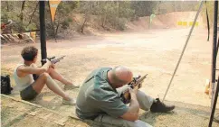  ??  ?? Skuts neem deel aan die Bushill Air Arms Airgun Event wat ook op die dag aangebied is. Hulle het op afstande van 10 tot 40 meter na staalsilho­eëtdiertji­es geskiet.