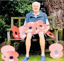  ?? PHOTO / MELANIE CAMOIN. ?? Replica poppies that Kevin Corney and other Waihi Lions Club members will return to descendant­s on Sunday.