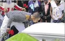  ?? PATRICK SEMANSKY / ASSOCIATED PRESS ?? A mourner kisses the casket of Freddie Gray before placing a rose on it at Gray’s burial ceremony at Woodlawn Cemetery in Baltimore. Gray’s injury in police custody remains unexplaine­d.