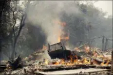  ?? MARCIO JOSE SANCHEZ - THE ASSOCIATED PRESS ?? A home burns on a hilltop along Blarney Lane Saturday, in Redding, Calif.