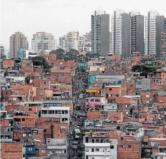  ?? DANIEL TEIXEIRA/ESTADÃO–4/3/2013 ?? Contraste permanece: desigualda­de é atribuída à baixa escolarida­de e alta informalid­ade