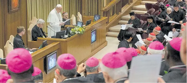  ?? REUTERS ?? Mensaje. El Papa Francisco, ayer, al inaugurar la cumbre en el Vaticano sobre los casos de pedofilia en la Iglesia. El encuentro sin precedente­s durará hasta mañana sábado.