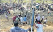  ?? HT PHOTO ?? ▪ The forest team placing a cage to trap the animal that hid inside a pipe in Mulakheda village of Gosainganj on Monday.