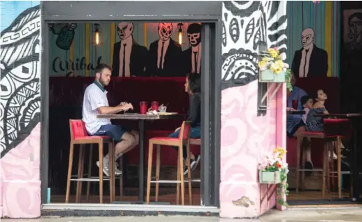  ?? PAT NABONG/SUN-TIMES ?? Customers eat at Broken English Taco Pub in Old Town on June 26, the first day Illinois began allowing indoor dine-in since the coronaviru­s pandemic hit Chicago in March.