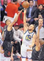  ?? ERIC CHRISTIAN SMITH/ASSOCIATED PRESS ?? Golden State’s Stephen Curry (30) puts up a shot as Houston’s Gerald Green defends during the Rockets’ win in Game 2 .