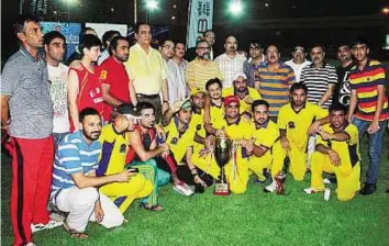  ?? Courtesy: Taha CC ?? Go-getters Taha Cricket Club players celebrate after winning the 2B Al Etihad Cup by defeating Global Distributi­ons in the final at Zabeel Park.