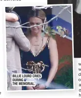  ??  ?? BILLIE LOURD CRIES DURING THE MEMORIAL.