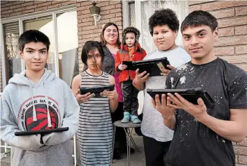  ?? JOHN RENNISON THE HAMILTON SPECTATOR ?? Terrie Wilson, standing in the back, with her five school-aged children, from left, Jamal Yapp, 14, Tyanna Yapp, 12, Noah Yapp, 4, Joshua Yapp, 12, and Brandon Yapp, 16, all of whom are learning remotely from home amid extended school closures while Terrie and her husband work.