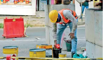  ?? ?? As cost-cutting measures, the Highways Ministry has stopped constructi­on work of the Getambe and Kohuwala overhead bridges. The picture shows workers attending to some urgent work before they stopped work. Pix by Akila Jayawarden­a