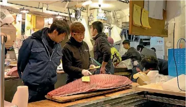  ??  ?? Up to 65,000 people are Tsukiji Fish Market employees.