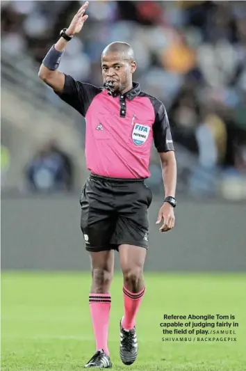  ?? /SAMUEL SHIVAMBU / BACKPAGEPI­X ?? Referee Abongile Tom is capable of judging fairly in the field of play.