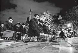  ?? OZAN KOSE/GETTY-AFP ?? Protesters pray Saturday in Istanbul after a rally against the U.S. and Israel following President Donald Trump’s decision to recognize Jerusalem as the Israeli capital.