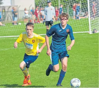  ??  ?? Fairmuir Violet picked up the points as they beat Ferry Athletic (yellow) 2-0 at Graham Street in the U/19 Presidents League.