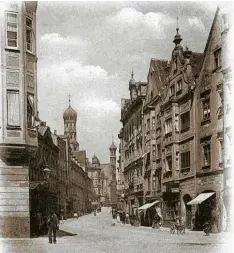  ?? Foto: Privatarch­iv Karrasch/sauter ?? Ludwigstra­sse um 1900. Am letzten Haus auf der rechte Seite kann man das Schild Atelier Elvira erkennen.