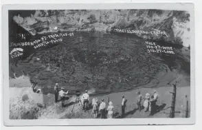  ?? ADG file photo ?? left
A photo from 1922 shows the J.T. Murphy No. 1 Crater. According to the Central Arkansas Library System Encylopedi­a of Arkansas, drillers struck a large pocket of natural gas on May 14, 1922. On the morning of May 16, the gas ignited, causing the oil and natural gas to explode and the well to collapse. The crater, labeled in the photo as 160 feet wide and 310 feet long, was later measured 450 feet across at its widest point and 75 feet deep. The crater is still visible today.