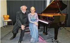  ?? Foto: Schmid ?? Das Bild zeigt die Pianistin Aleksandra Mikulska (rechts) und den Moderator des Abends, Literaturw­issenschaf­tler Professor Joseph Kiermeier Debre.