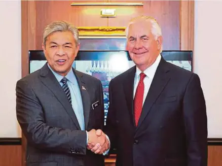  ?? [FOTO BERNAMA] ?? Ahmad Zahid menerima kunjungan hormat Tillerson di Bangunan Parlimen, Kuala Lumpur, semalam.