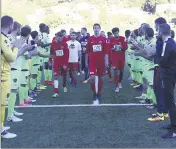  ??  ?? Les joueurs du Gazelec Ajaccio (L), tombeurs des Cagnois en Coupe de France, ont salué le parcours de leurs hôtes en formant une haie d’honneur. (Photo S. B.)