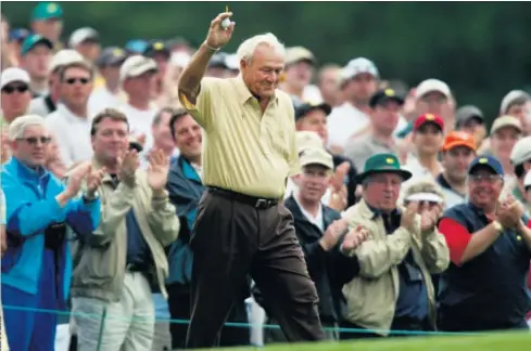  ??  ?? MITO. Arnold Palmer recibe una ovación durante el Masters de Augusta de 2002. Fue uno de los golfistas más queridos por la afición.