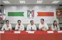  ??  ?? Seguros. La plana mayor del tricolor arropó a Adrián de la Garza y ya lo ven reelecto.