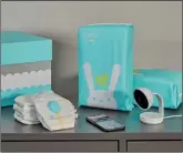  ??  ?? Bei der smarten Windel Lumi von Pampers messen Sensoren die Feuchtigke­it.