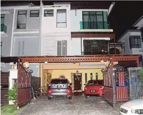  ?? PIC COURTESY OF POLICE ?? The house where the bodies of J. Sumathi and K. Arthhinee were found in Skudai yesterday.