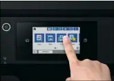  ?? ?? Epson bietet keine Nummerntas­tatur im Bedien-Panel. Diese wird im Display eingeblend­et.