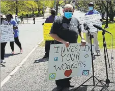  ?? Christine Stuart / CTNewsJunk­ie.com ?? Jaroslaw Pizunski was among the bus drivers who rallied Friday in Hartford.