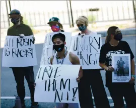  ?? ARIC CRABB — STAFF PHOTOGRAPH­ER ?? Community members take part in a rally supporting a hunger strike by inmates in the Santa Clara County jail system Sunday in San Jose.