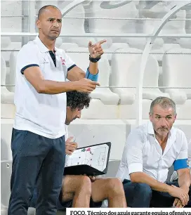  ??  ?? FOCO. Técnico dos azuis garante equipa ofensiva