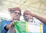  ?? —AFP ?? DILI: East Timor’s presidenti­al candidate Jose Ramos-Horta (L) and the country’s first president Xanana Gusmao (R) attending an election campaign in Dili.