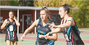  ?? ?? Wonthaggi’s Chelsea Bowman and Warragul’s Mackenzie Minicchiel­lo compete for the ball in A grade on Saturday.
Right: Mia McGarrity was amongst Warragul’s best in A grade.