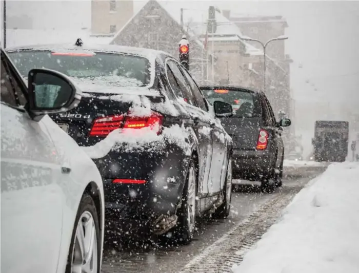  ?? FOTO: NOKIAN TYRES ?? FARLIGT. Ta det lugnt i helgtrafik­en.