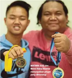  ??  ?? MATININ (kiri) dan Mohd Hairul Nazmie menunjukka­n pingat yang dimenangi.