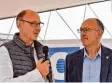  ?? Foto: Hieronymus Schneider ?? Hans Günter Claußen (links) bedankte sich bei Bürgermeis­ter Erwin Goßner für die freundlich­e Aufnahme in Großaitin gen.