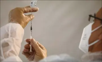  ??  ?? La préfecture des Alpes-Maritimes annonce l’arrivée de   doses de vaccins, pour ce week-end.